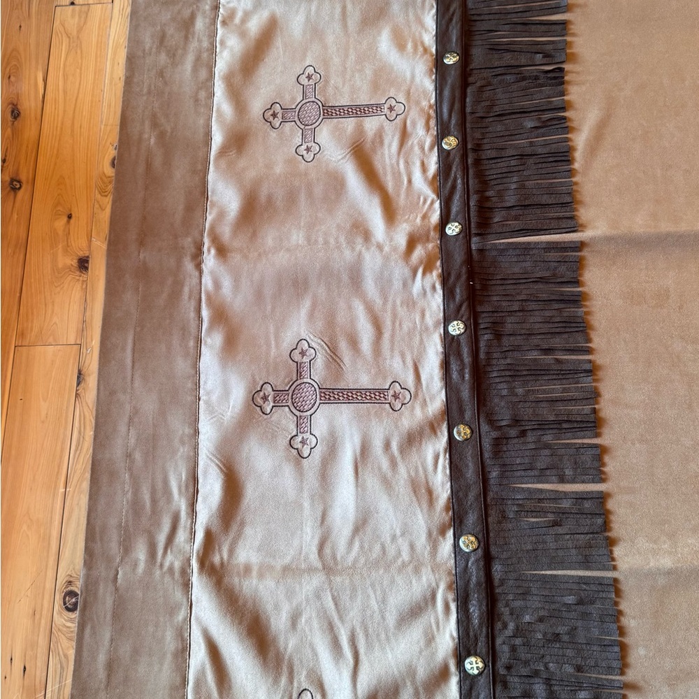 Western Faux Leather 2 drapes. Lined. 18”tassel topper. Excellent condition. - Picture 4 of 13